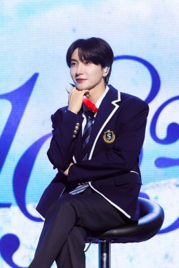 LEETEUK และ HEECHUL ถ่ายทอดสายใยมิตรภาพในฐานะ 'SUPER JUNIOR-83z' ผ่านแฟนคอนครั้งแรกในประเทศไทย "2026 SUPER JUNIOR-83z FANCON TOUR [1983] in BANGKOK"